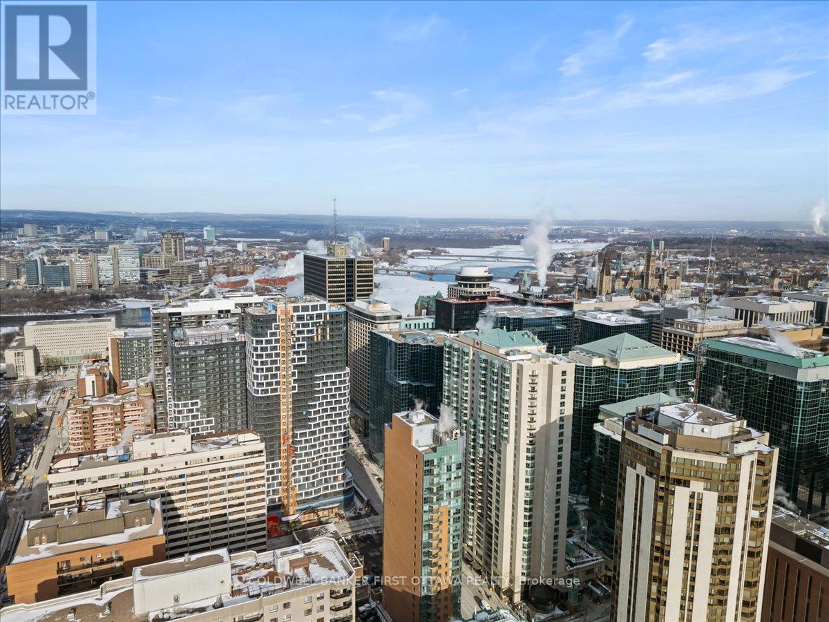 1401 - 445 Laurier Avenue W