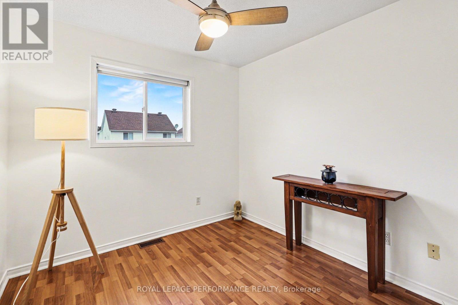 897 Paradise Crescent