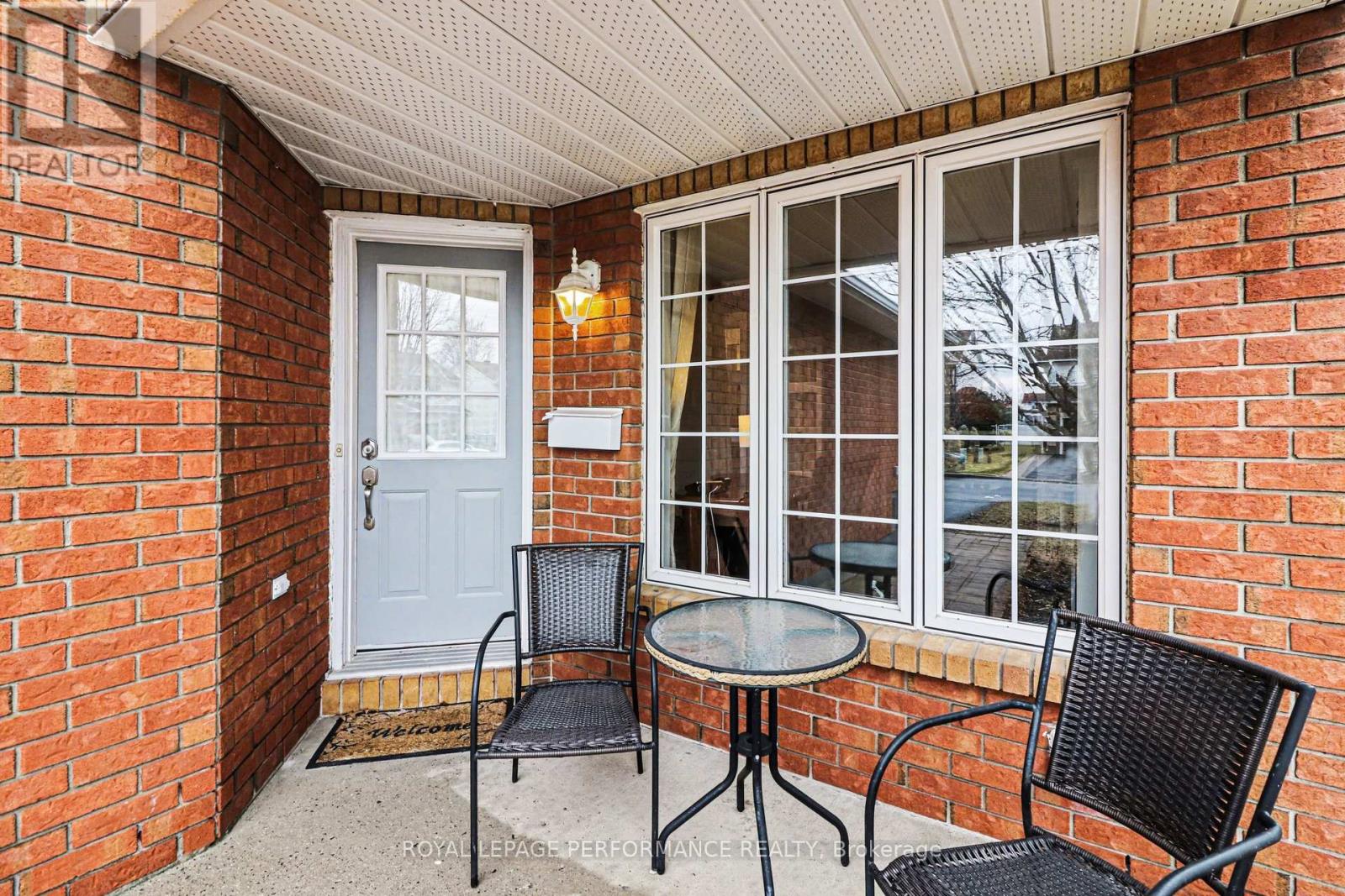 897 Paradise Crescent