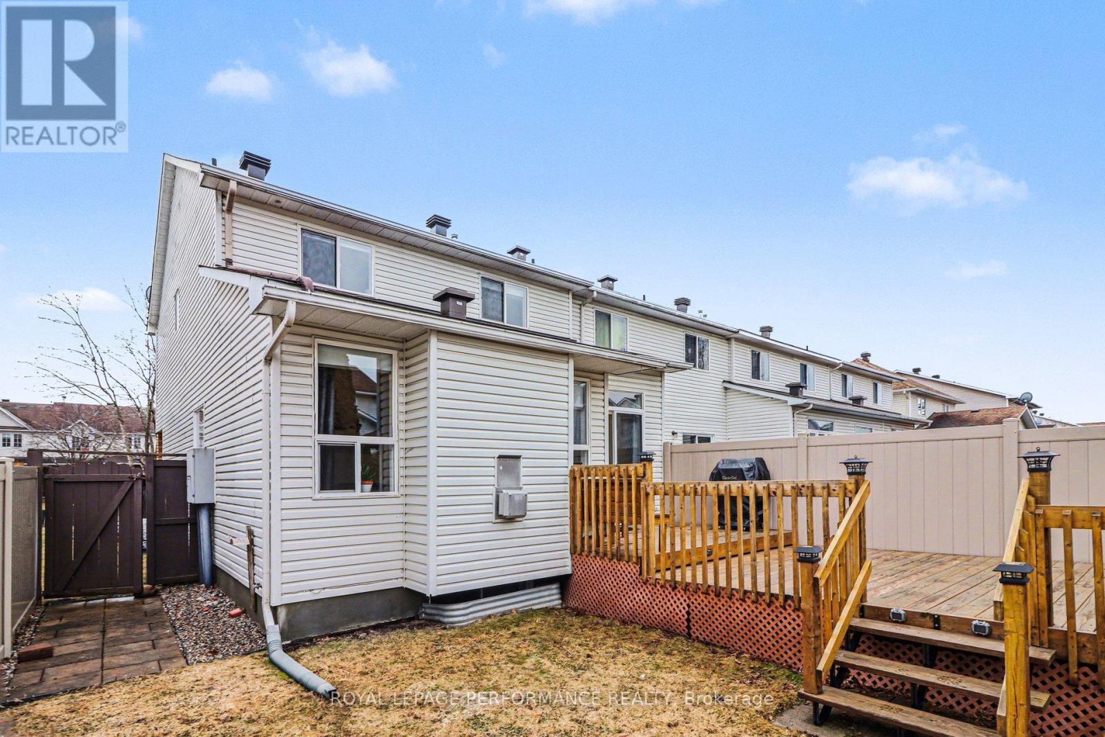 897 Paradise Crescent