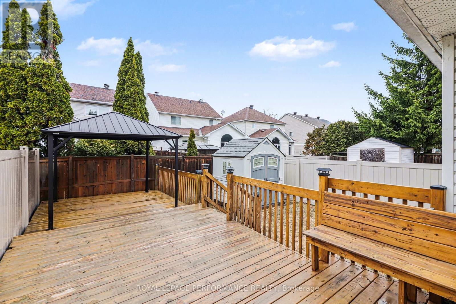 897 Paradise Crescent