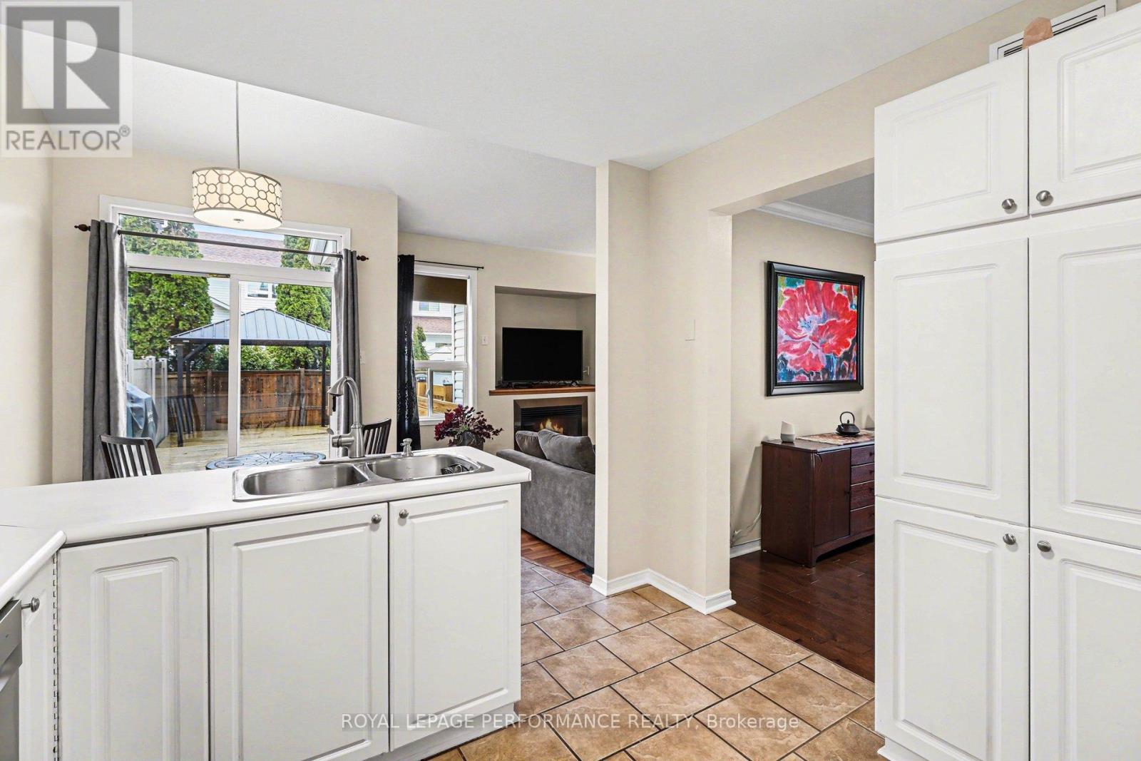 897 Paradise Crescent