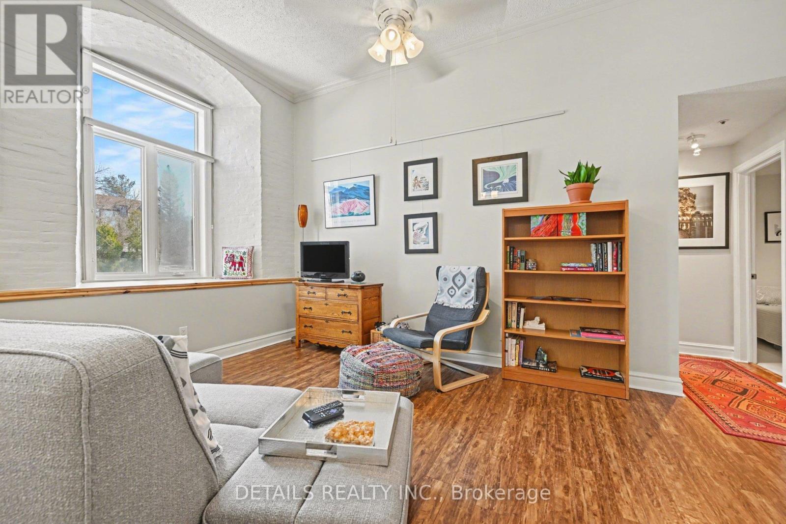 311 - 1 Rosamond Street E