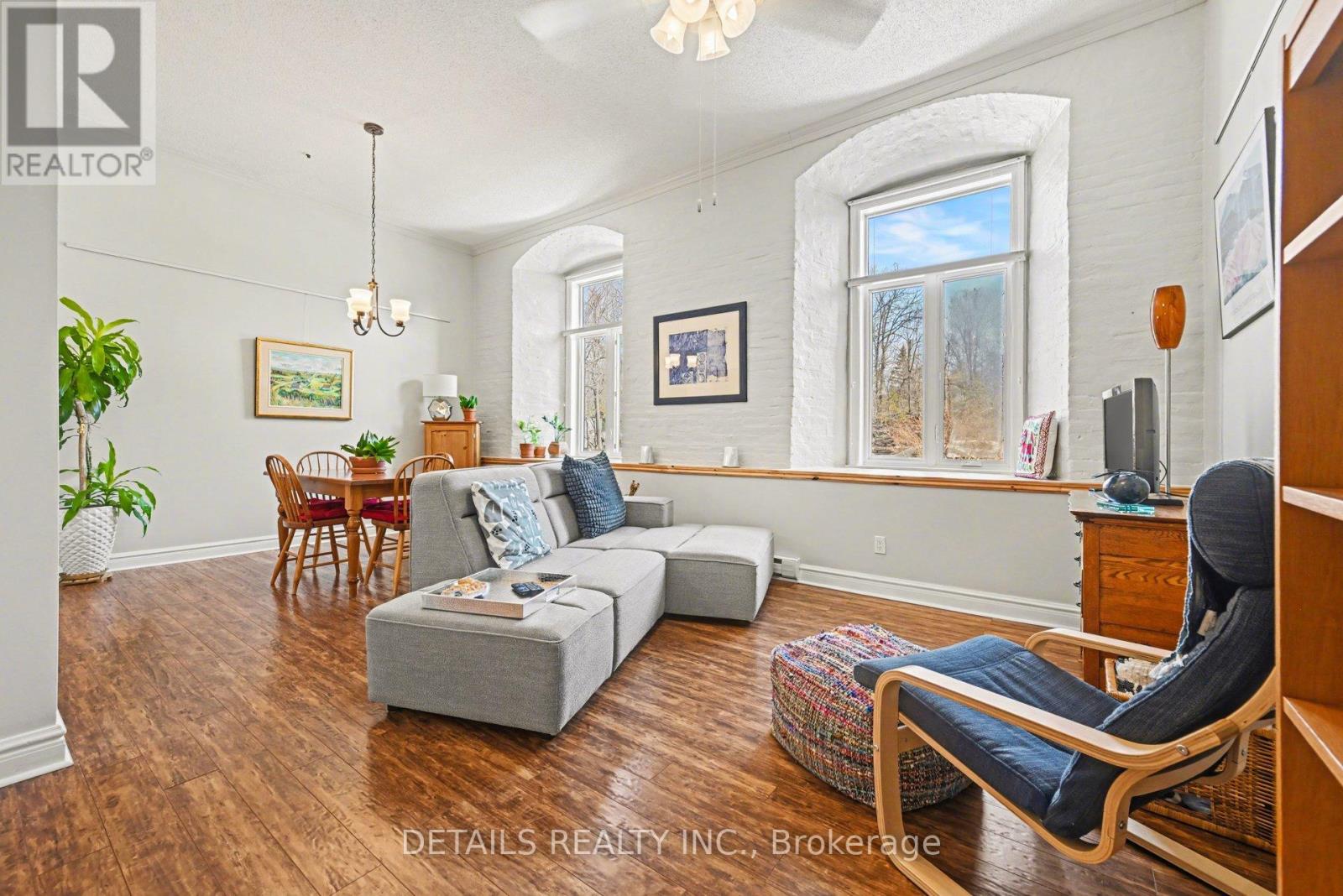 311 - 1 Rosamond Street E