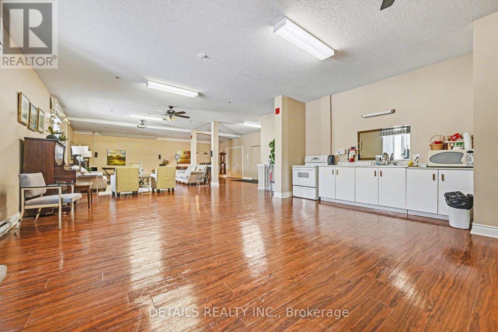 311 - 1 Rosamond Street E