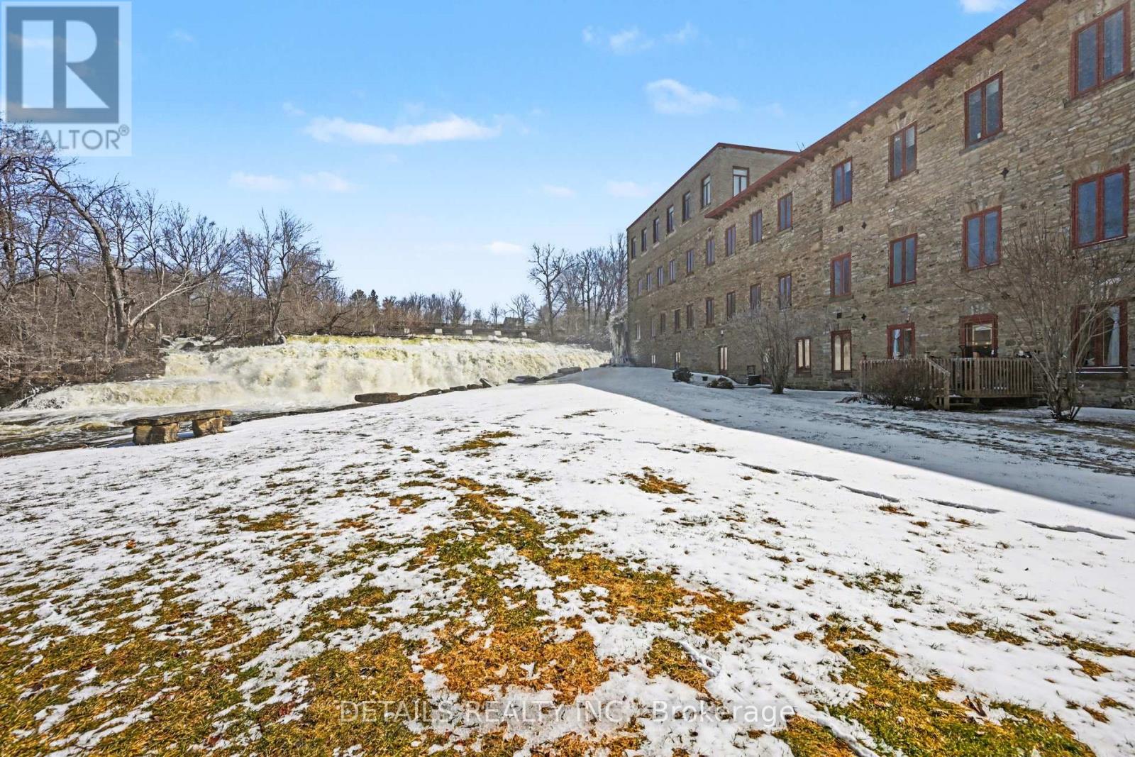 311 - 1 Rosamond Street E