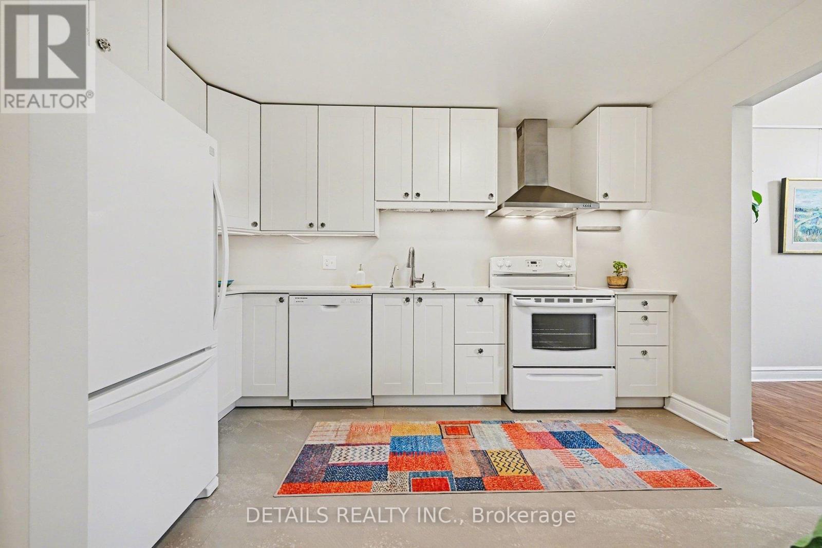 311 - 1 Rosamond Street E