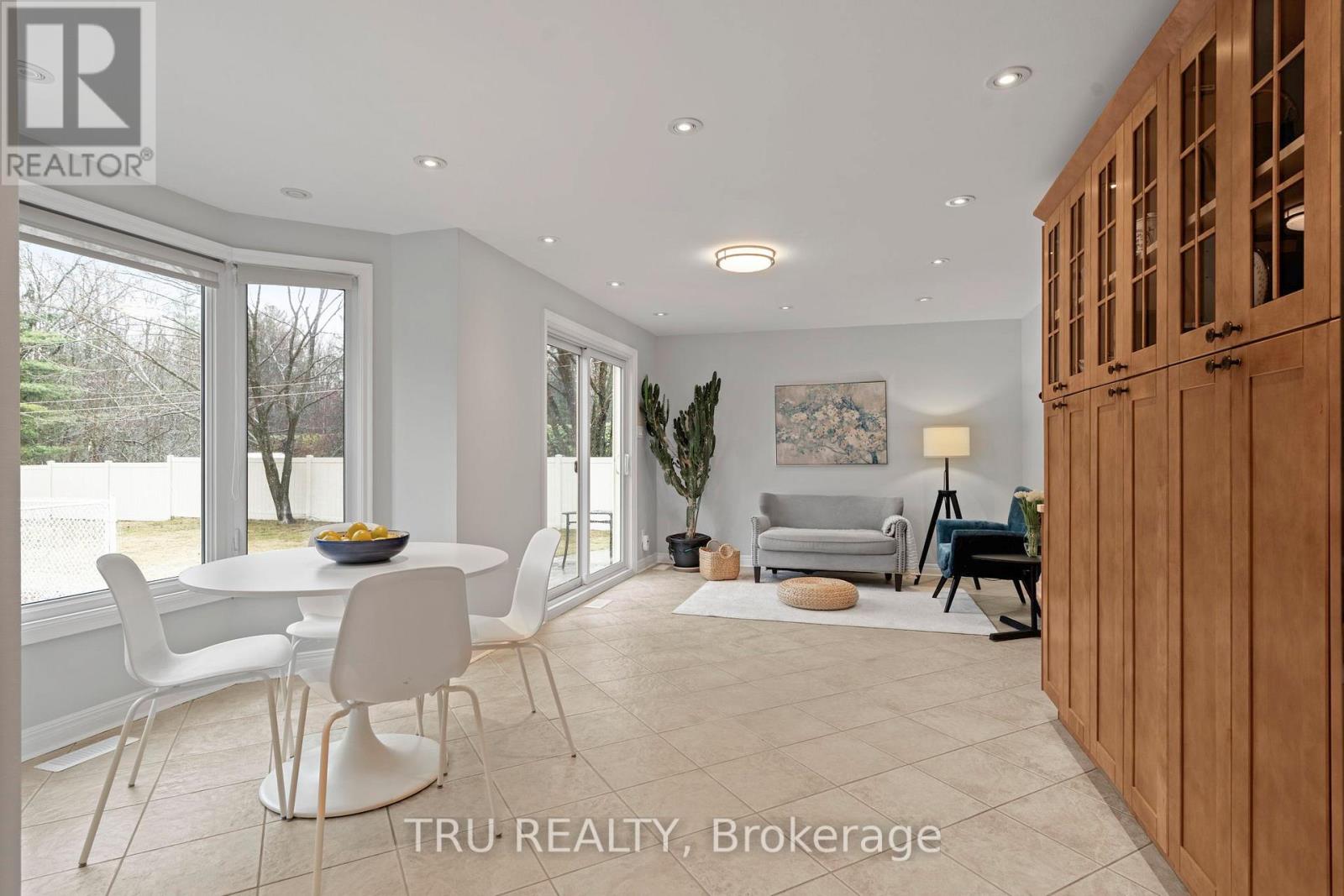 256 Hoylake Crescent