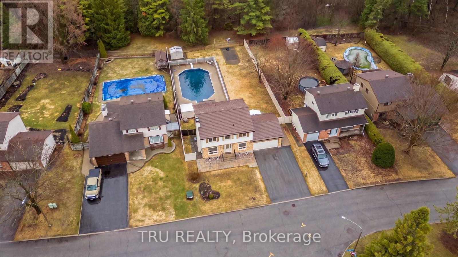 256 Hoylake Crescent