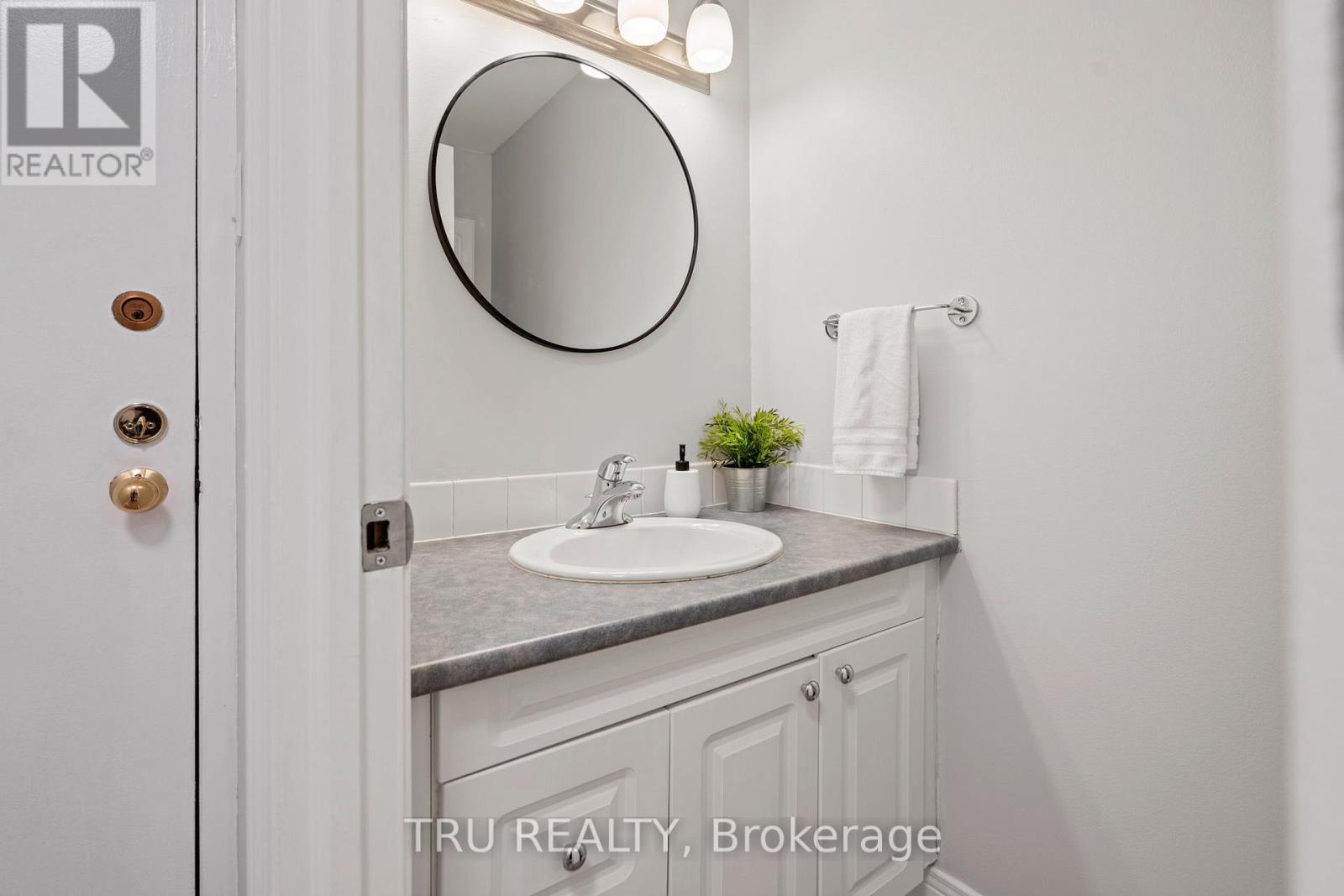 256 Hoylake Crescent