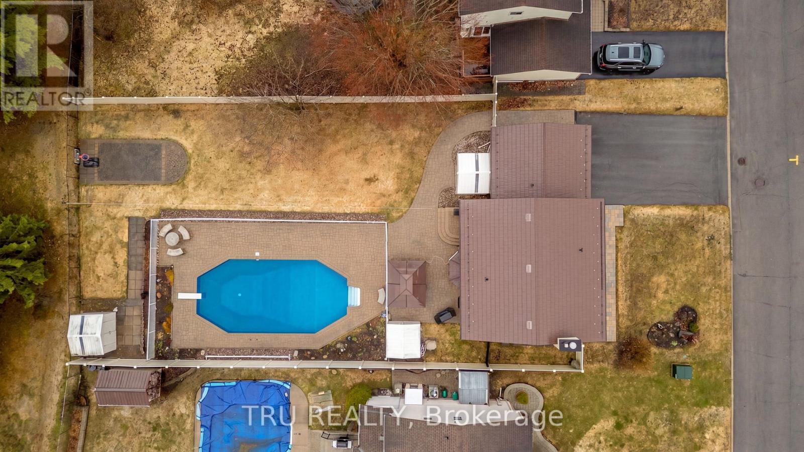 256 Hoylake Crescent