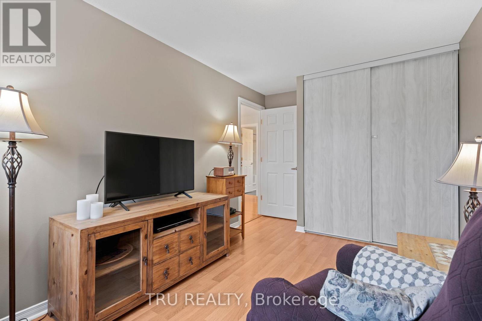 256 Hoylake Crescent