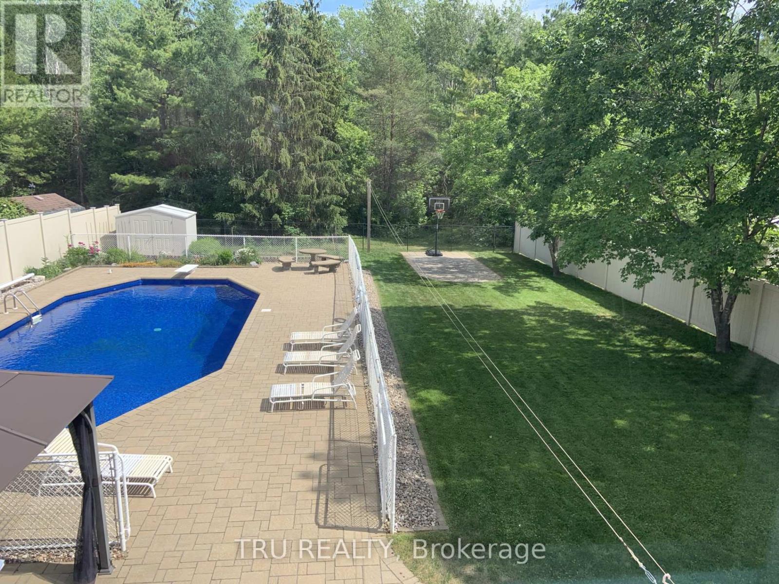 256 Hoylake Crescent