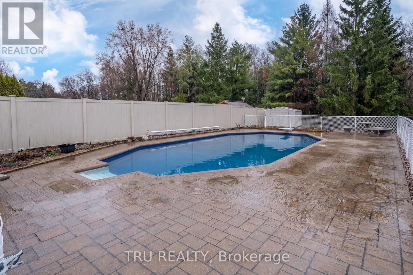 256 Hoylake Crescent