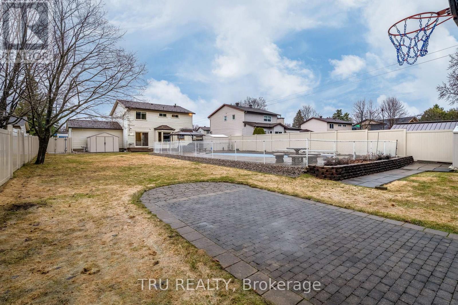 256 Hoylake Crescent