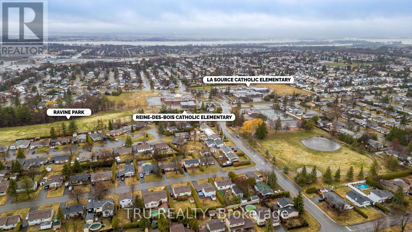 256 Hoylake Crescent