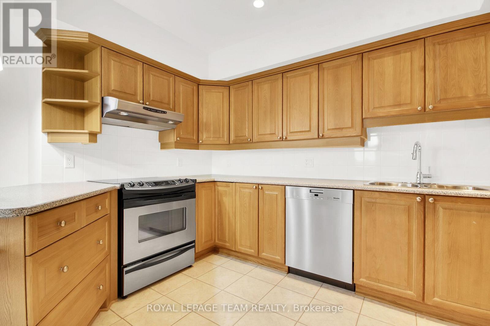 1104 - 131 Wurtemburg Street