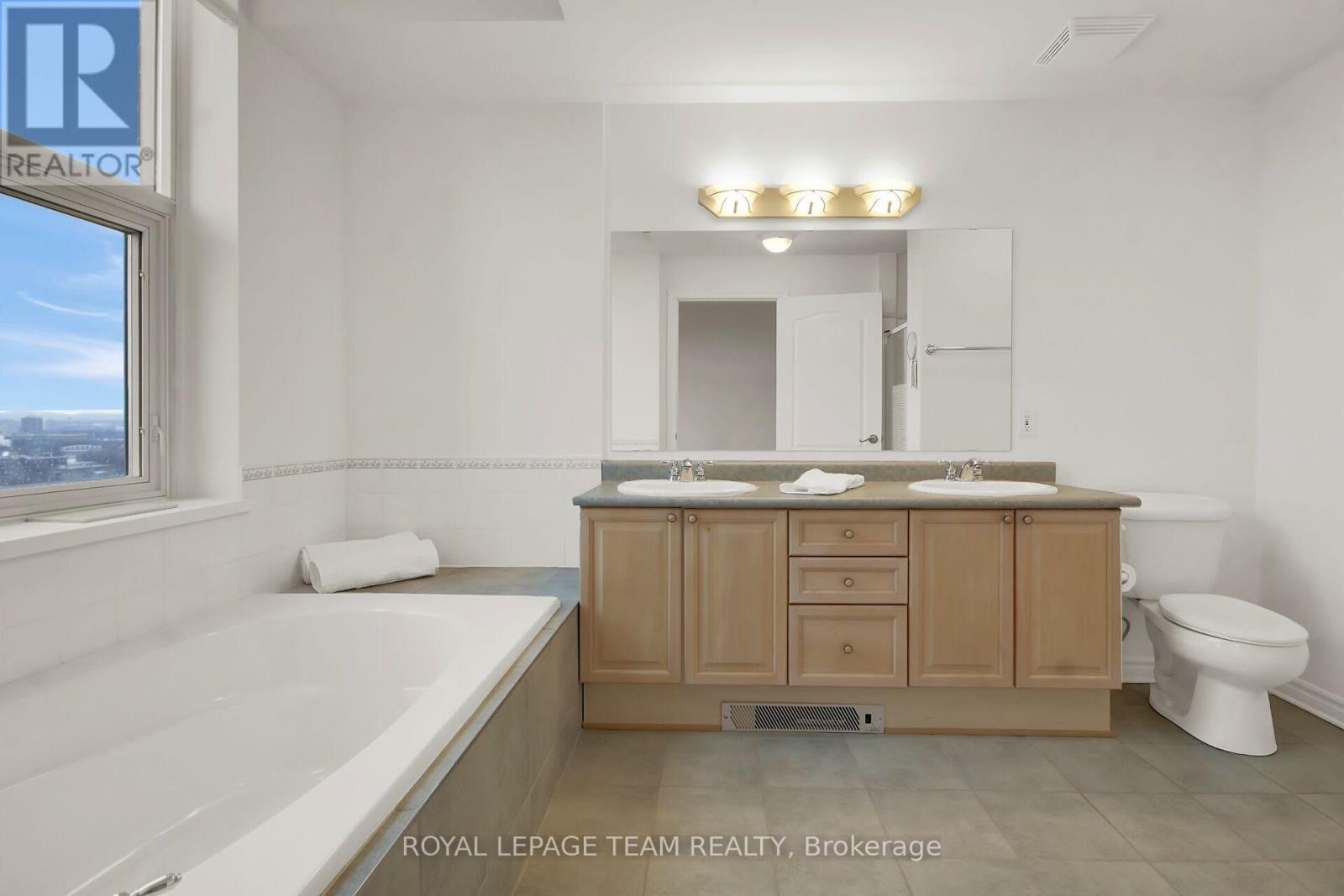 1104 - 131 Wurtemburg Street