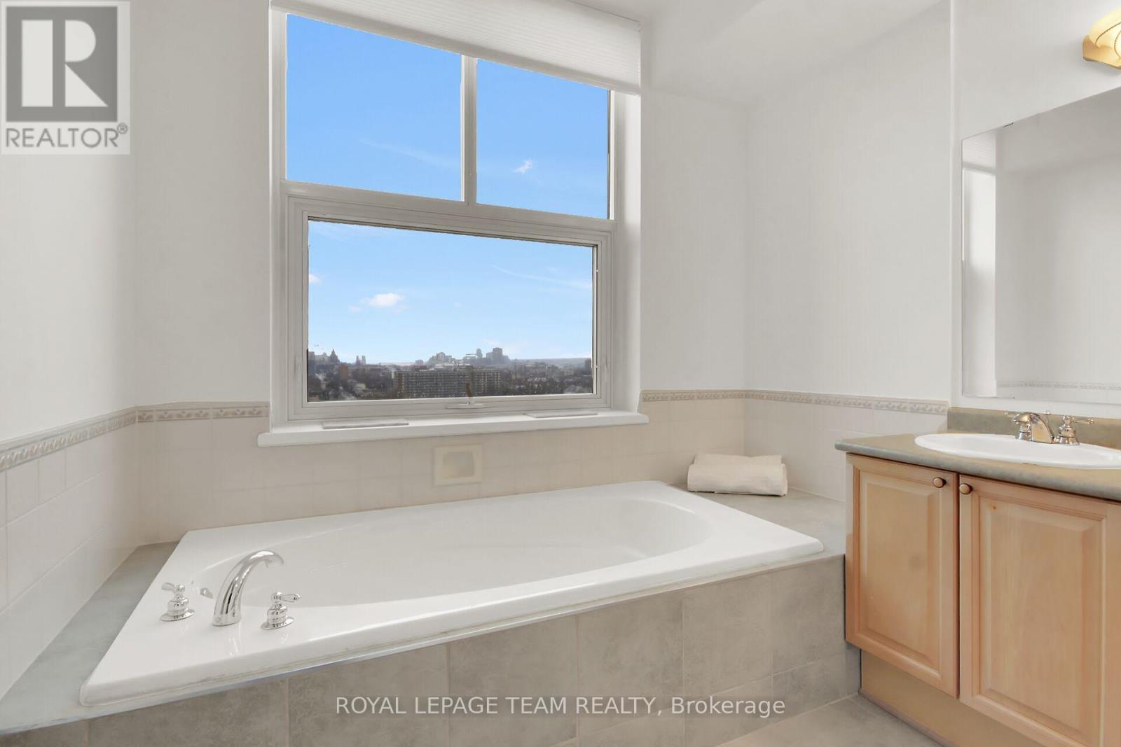 1104 - 131 Wurtemburg Street