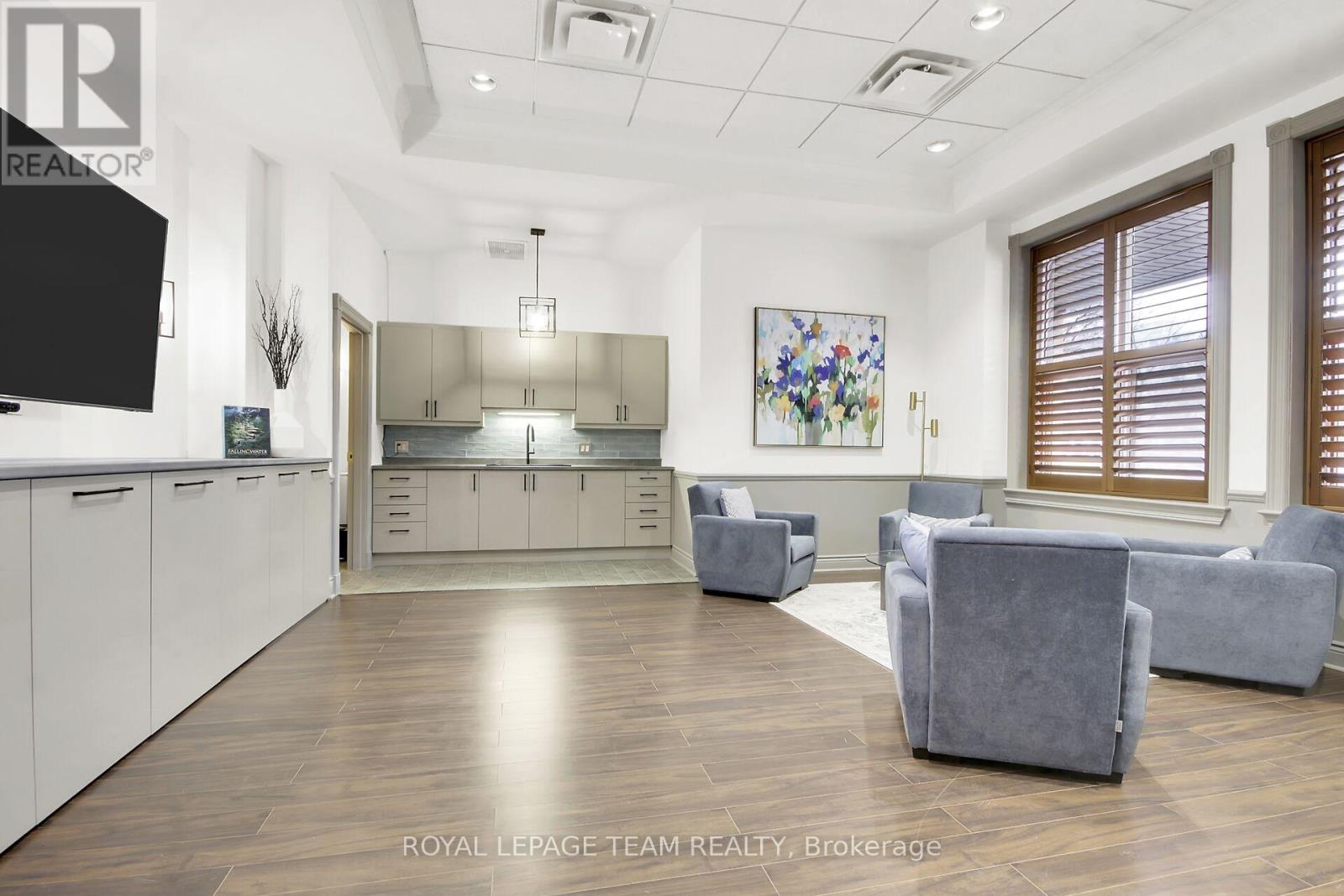 1104 - 131 Wurtemburg Street