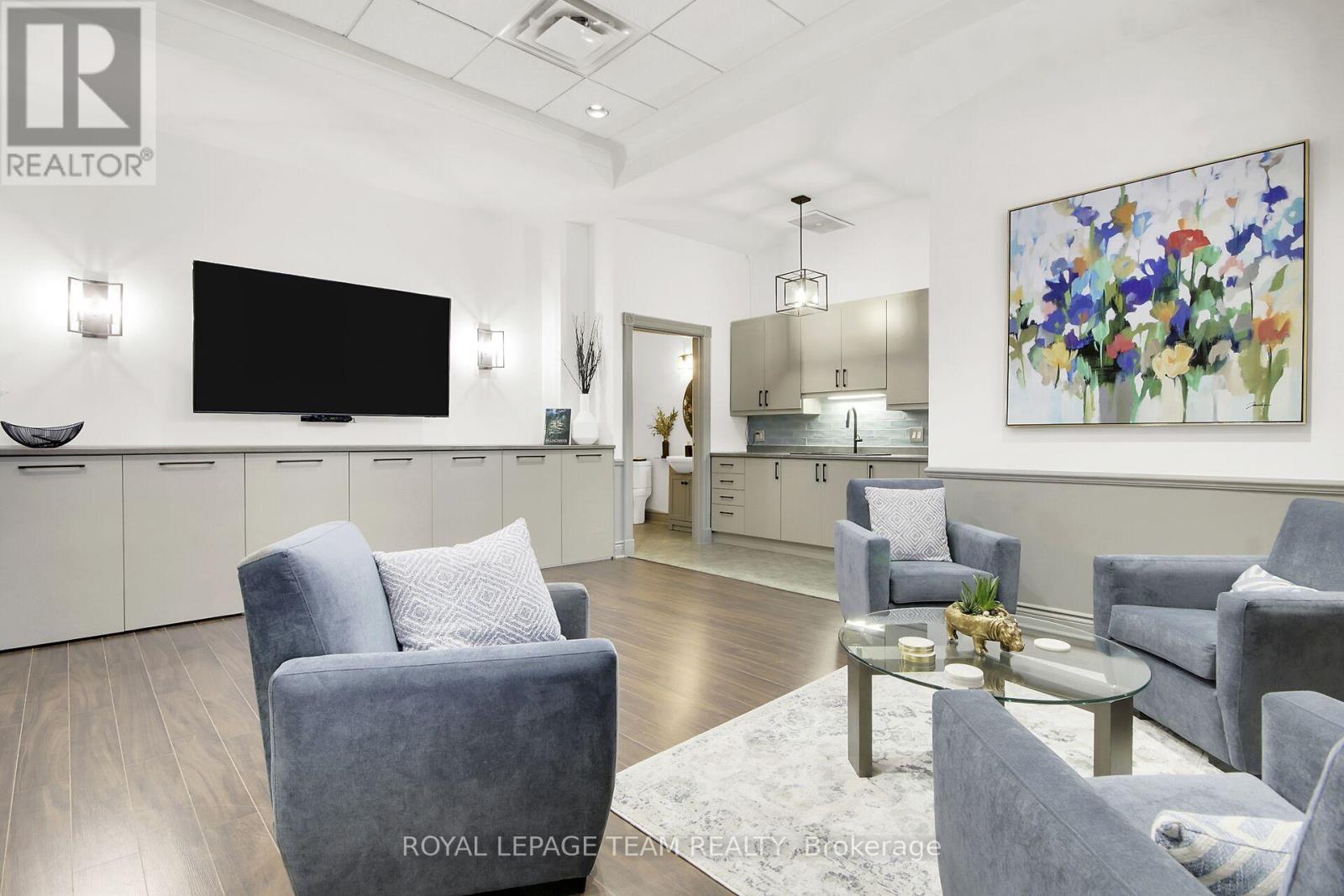 1104 - 131 Wurtemburg Street