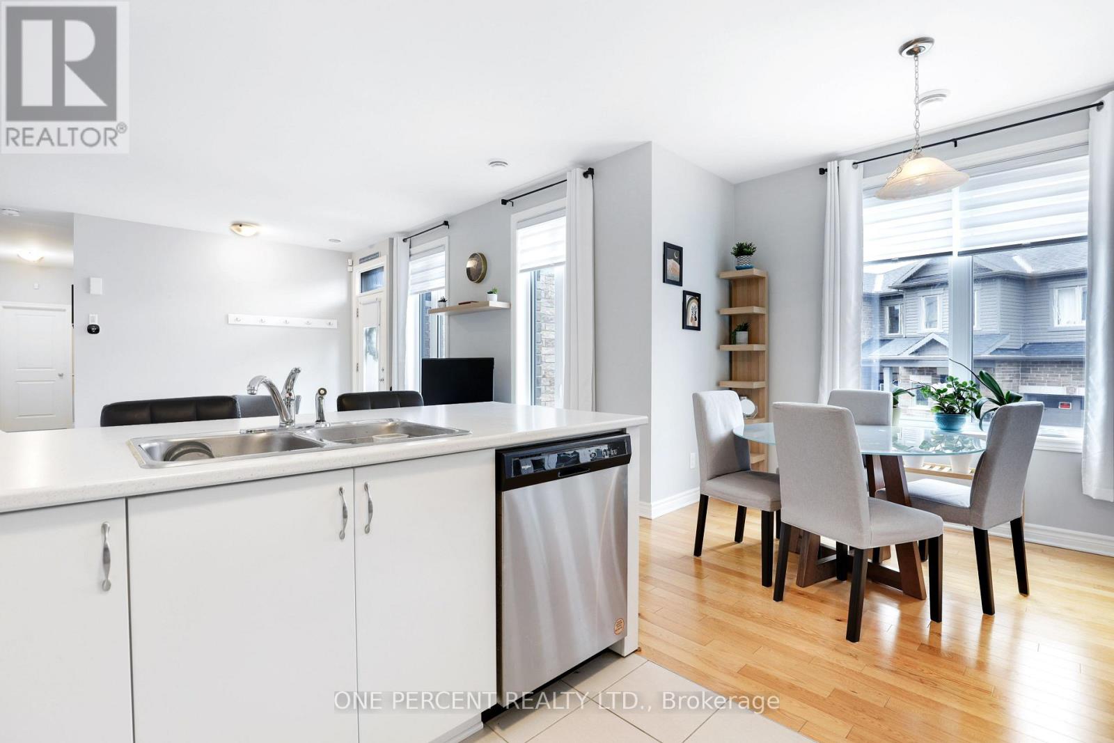 I - 735 Dearborn Private