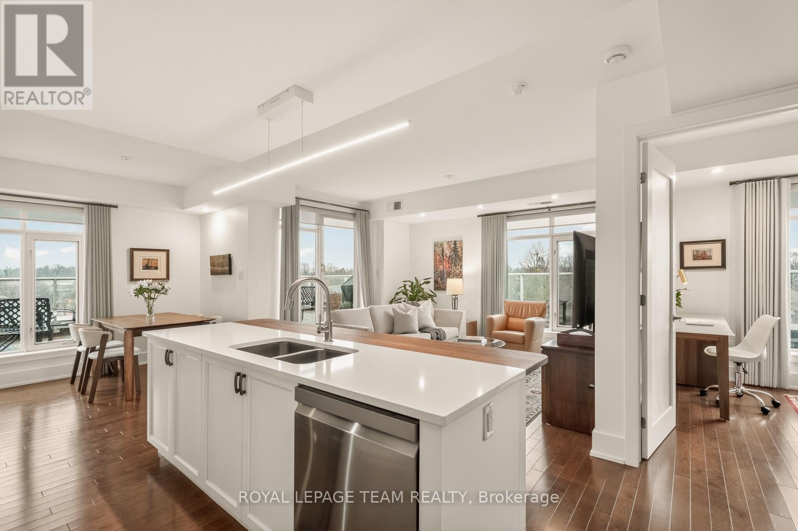 503 - 131 Holland Avenue