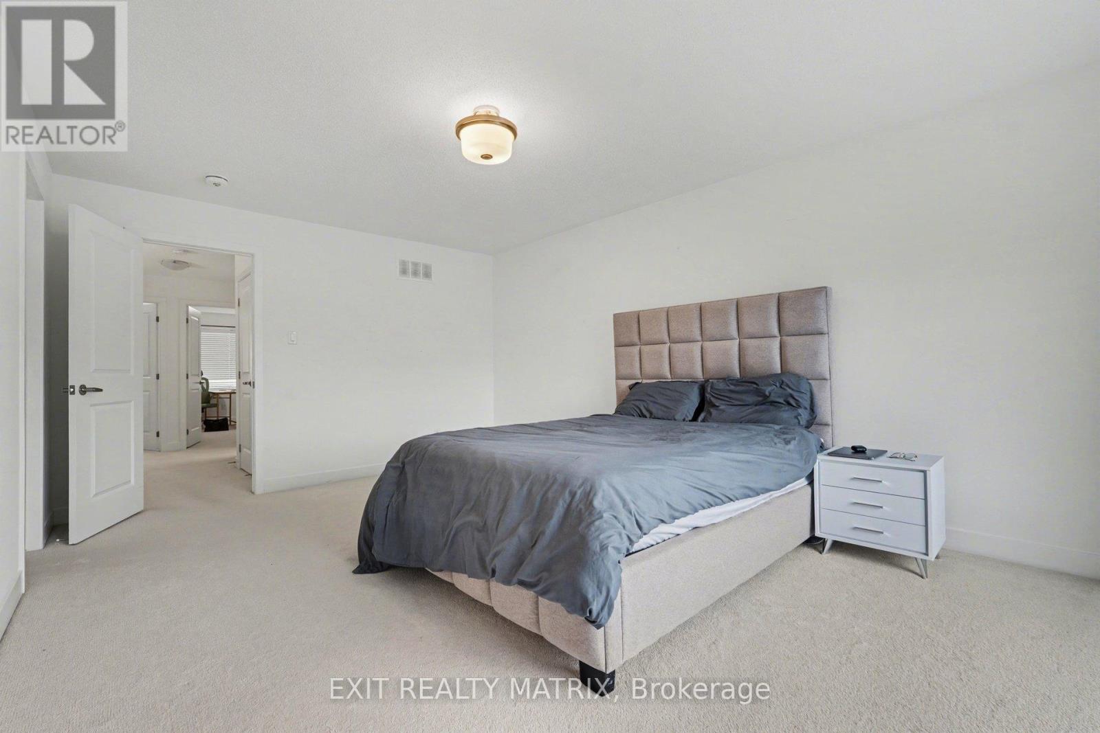 656 Putney Crescent W