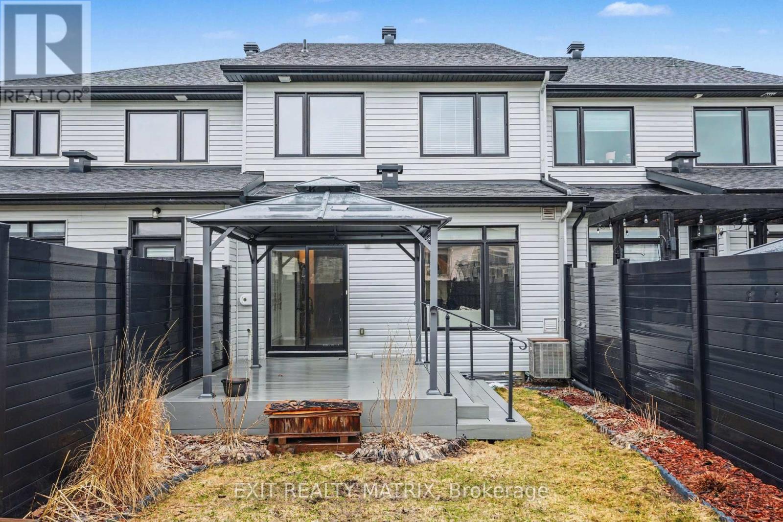 656 Putney Crescent W