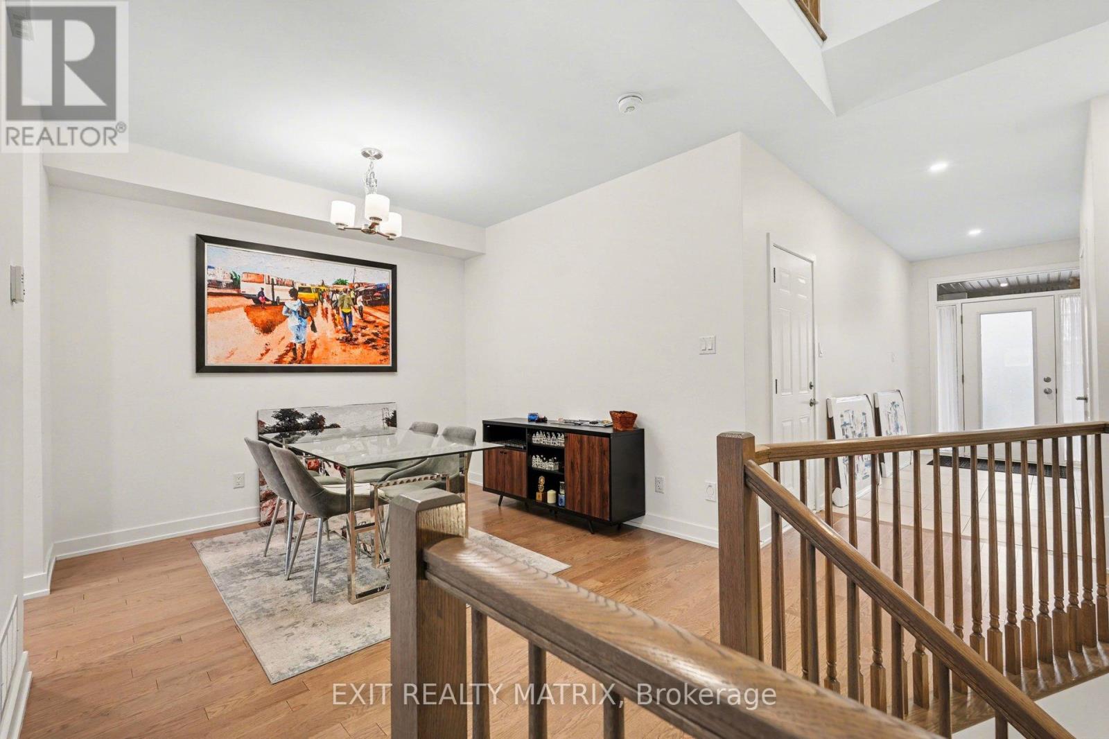 656 Putney Crescent W