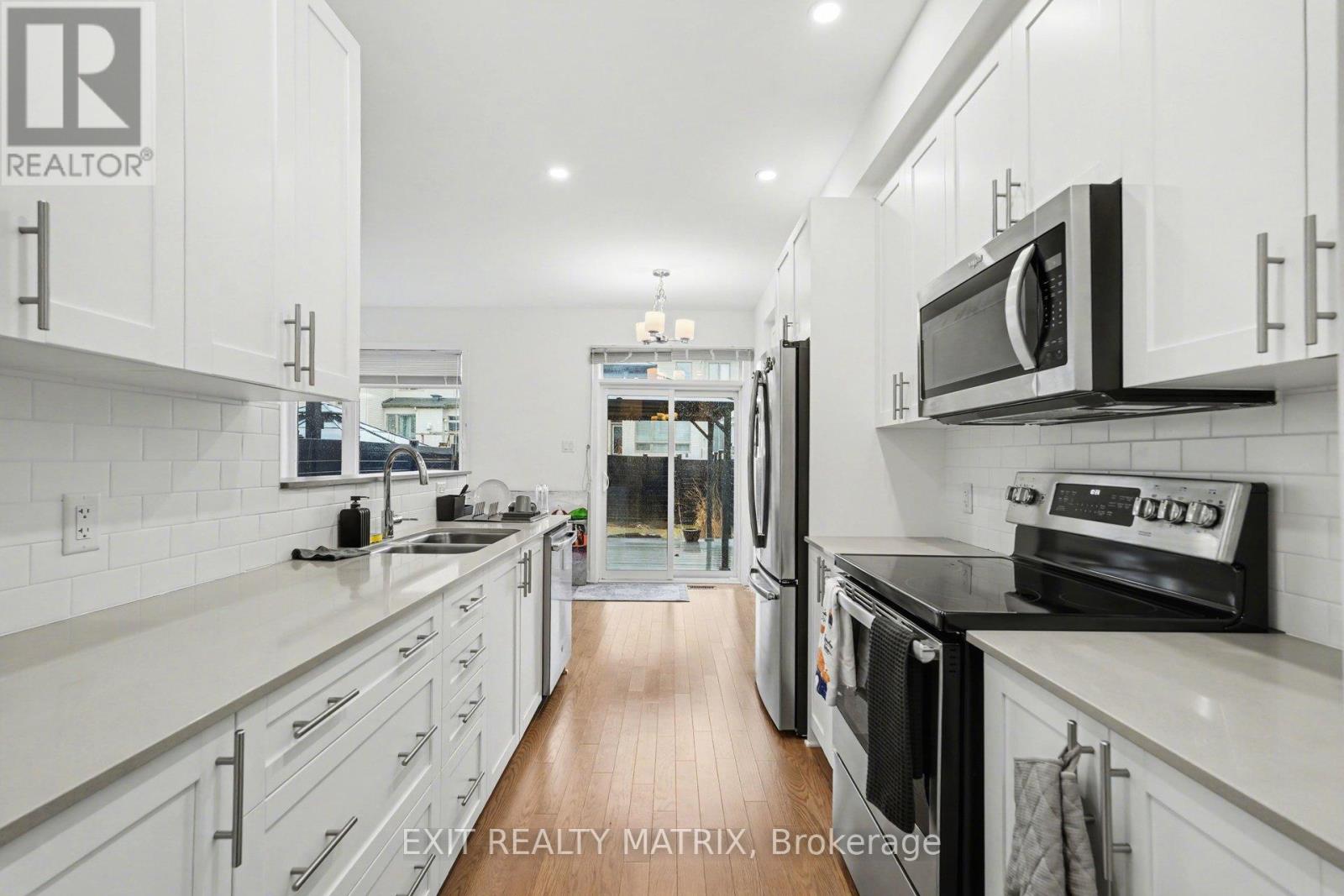 656 Putney Crescent W