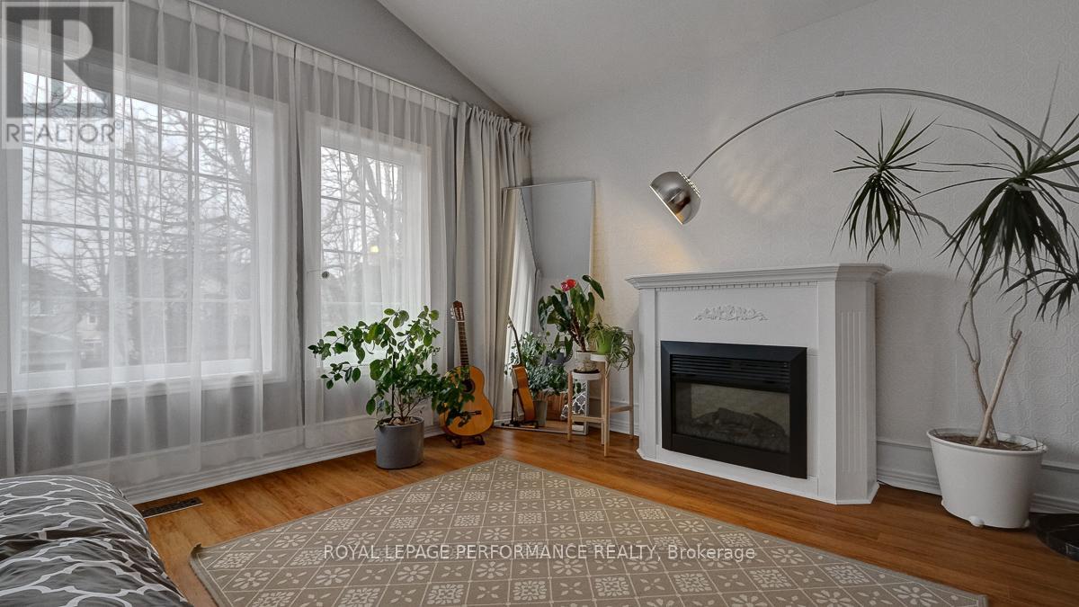 40 Rivergreen Crescent