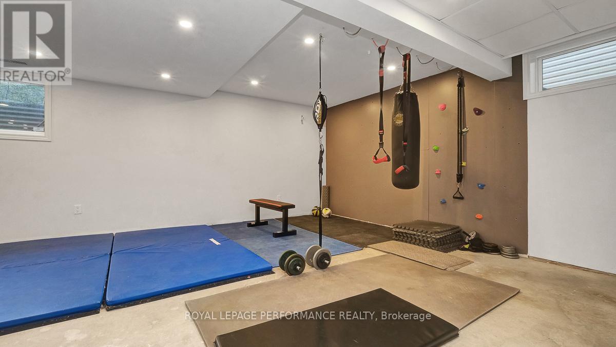 40 Rivergreen Crescent