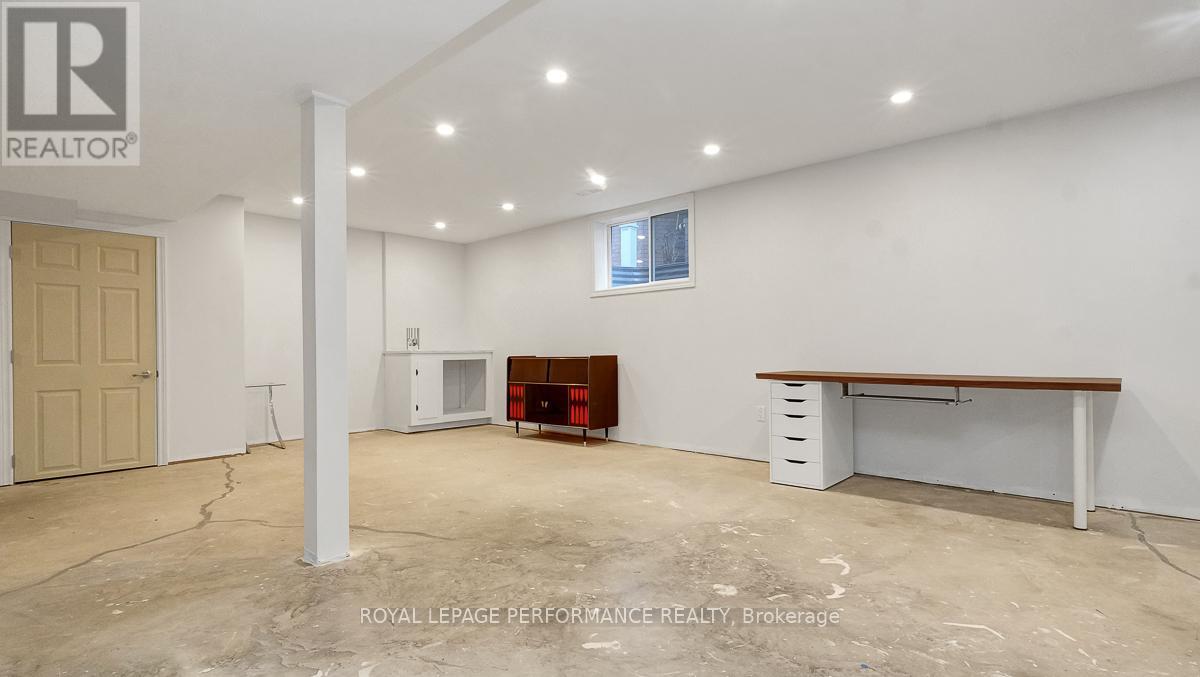 40 Rivergreen Crescent