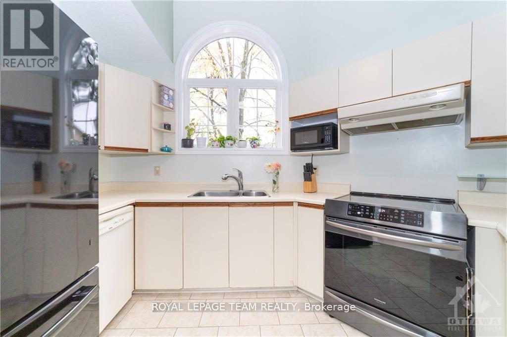 2982 Richmond Road S