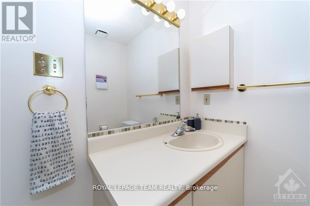 2982 Richmond Road S