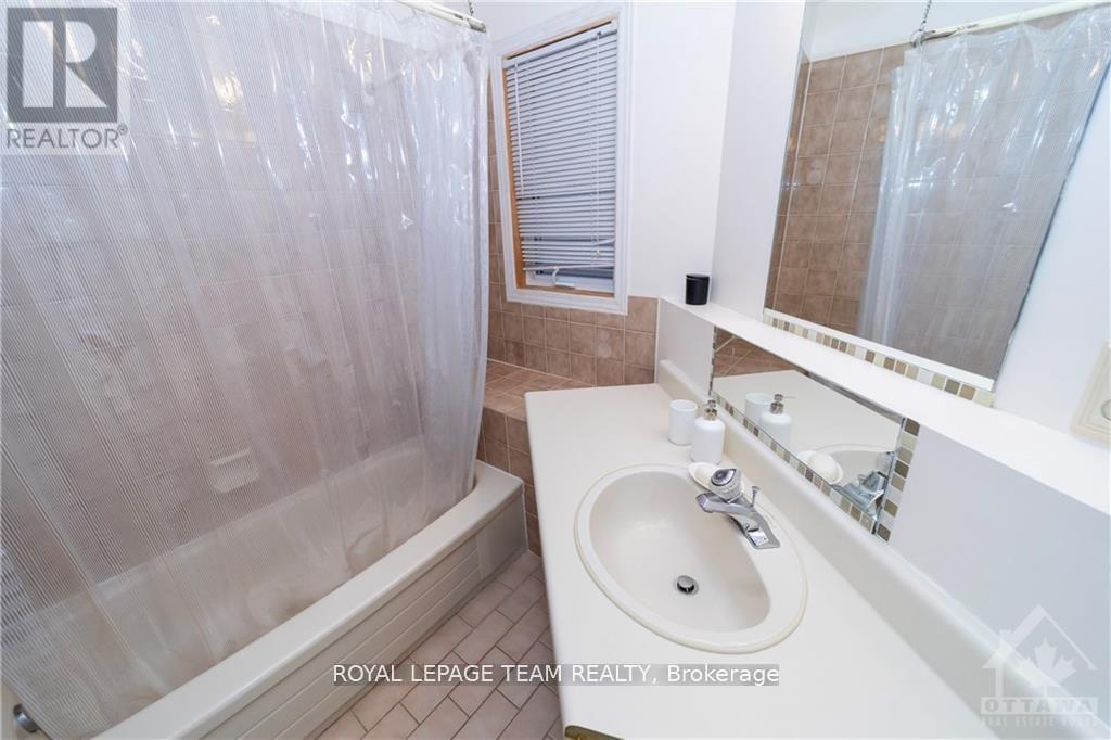 2982 Richmond Road S