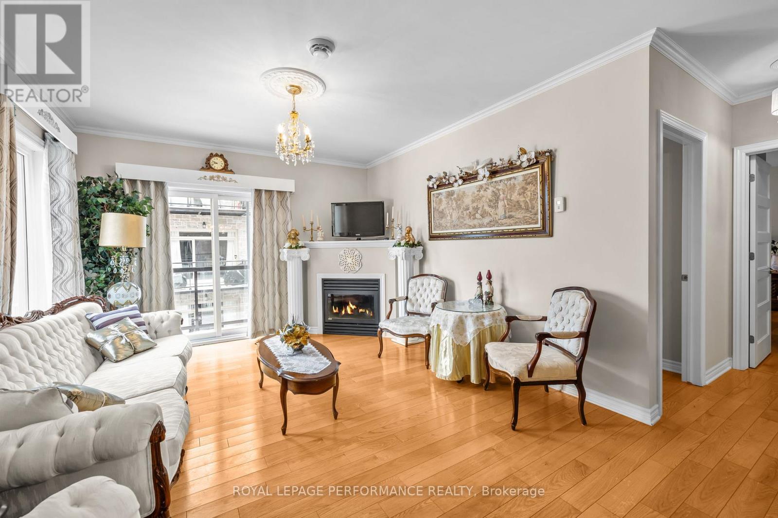 205 - 300 Solstice Crescent