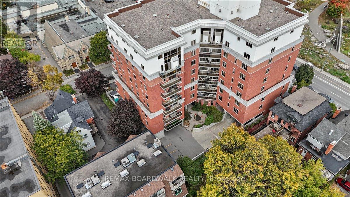 #ph804 - 320 Mcleod Street