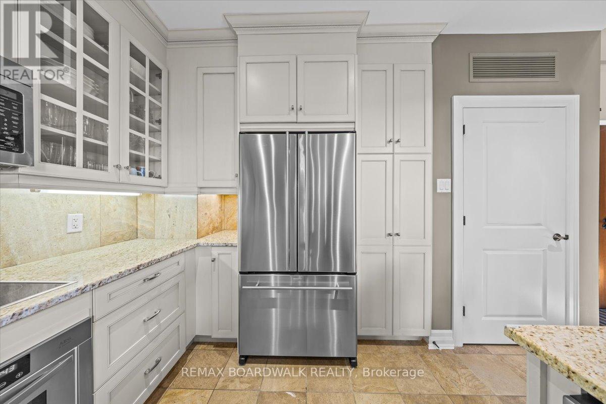 #ph804 - 320 Mcleod Street