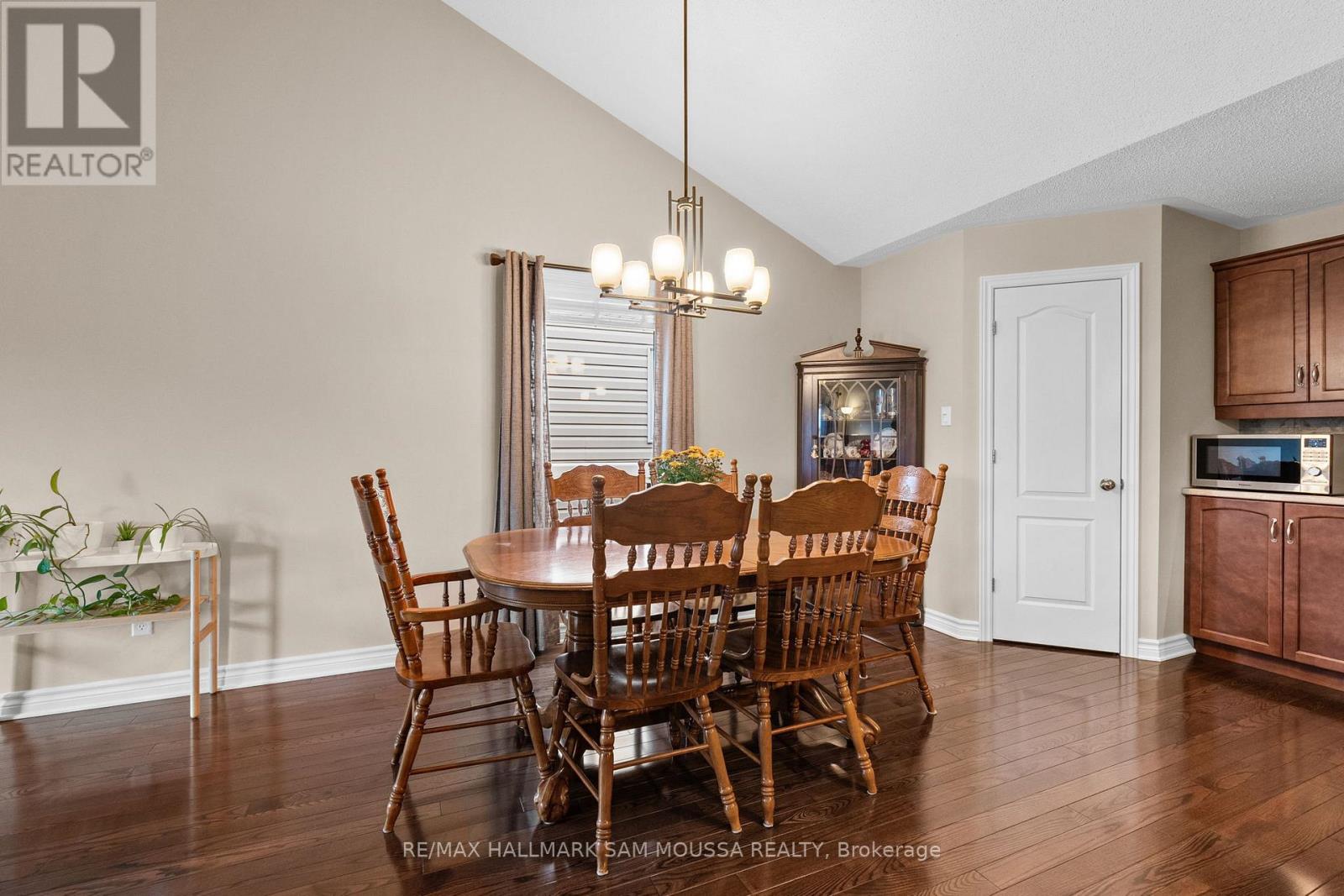 631 Robert Hill Street