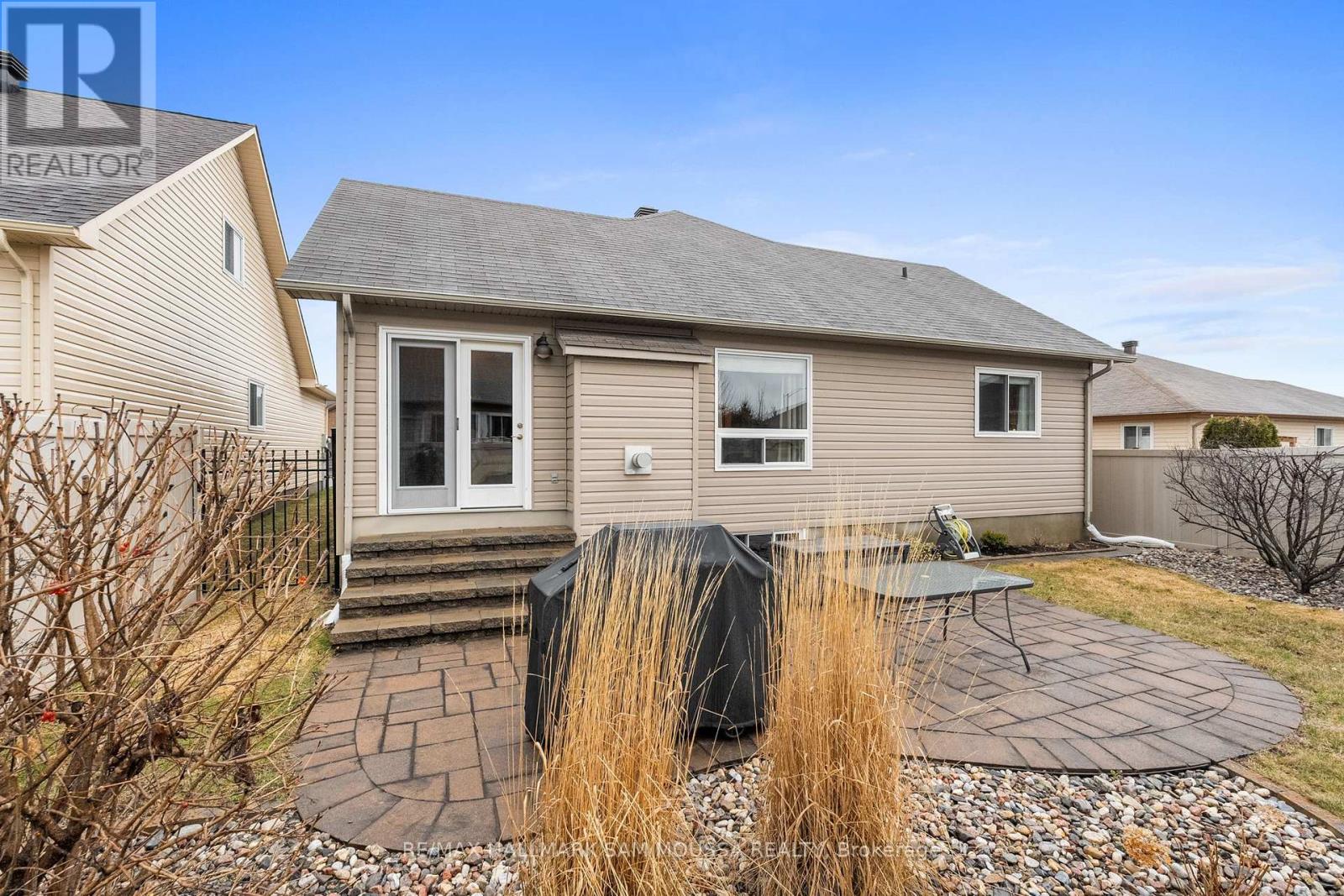 631 Robert Hill Street