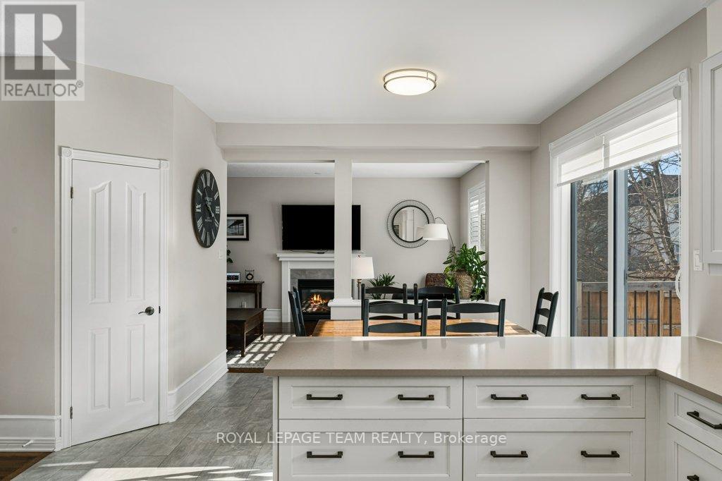 8 Thunderbird Crescent