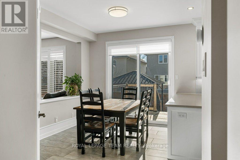 8 Thunderbird Crescent