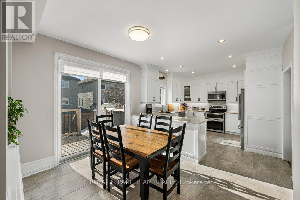 8 Thunderbird Crescent