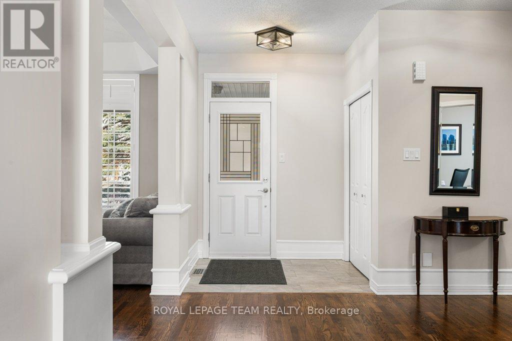 8 Thunderbird Crescent