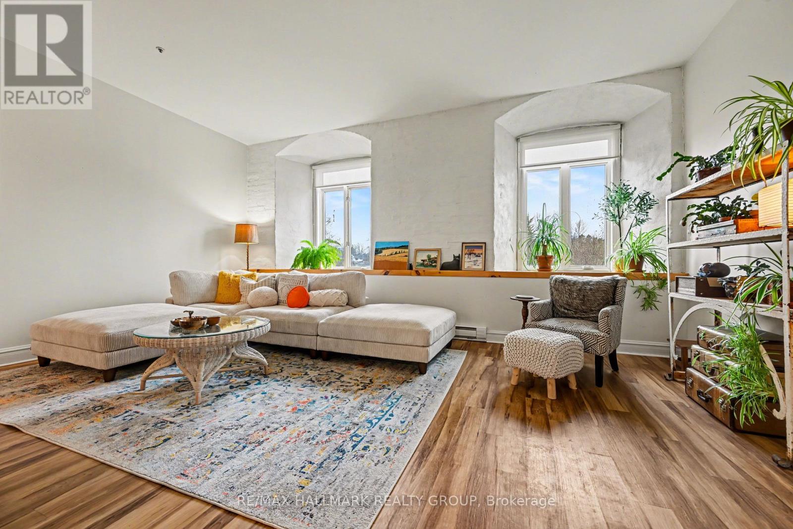 206 - 1 Rosamond Street E