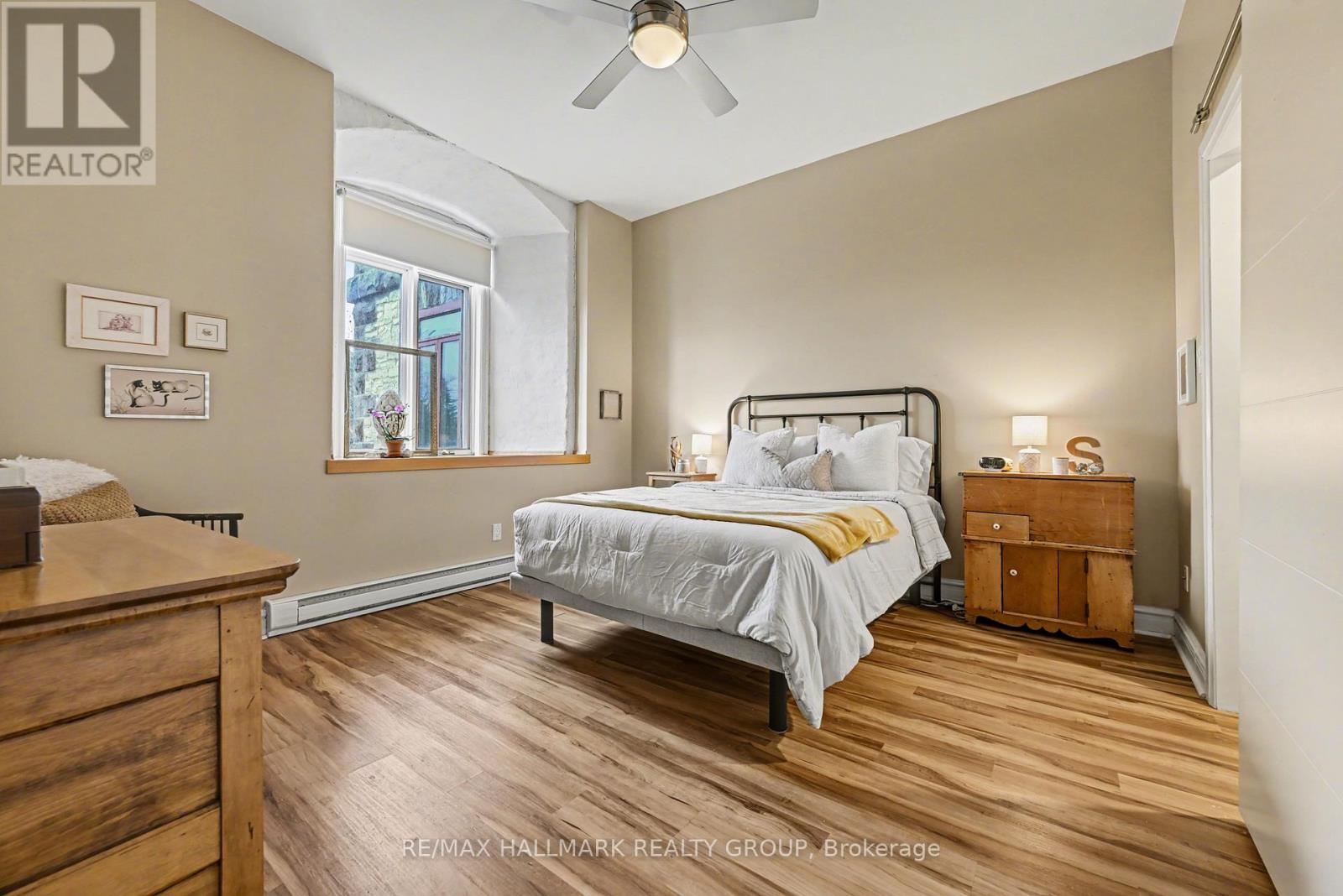 206 - 1 Rosamond Street E