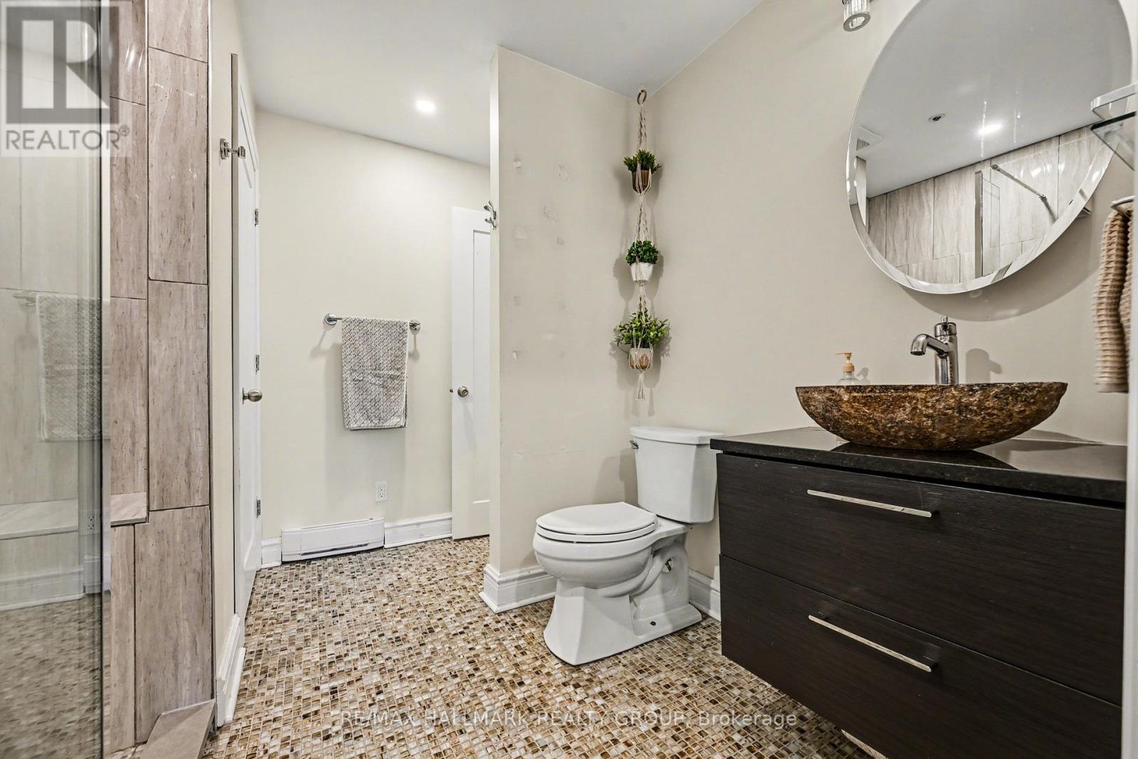 206 - 1 Rosamond Street E