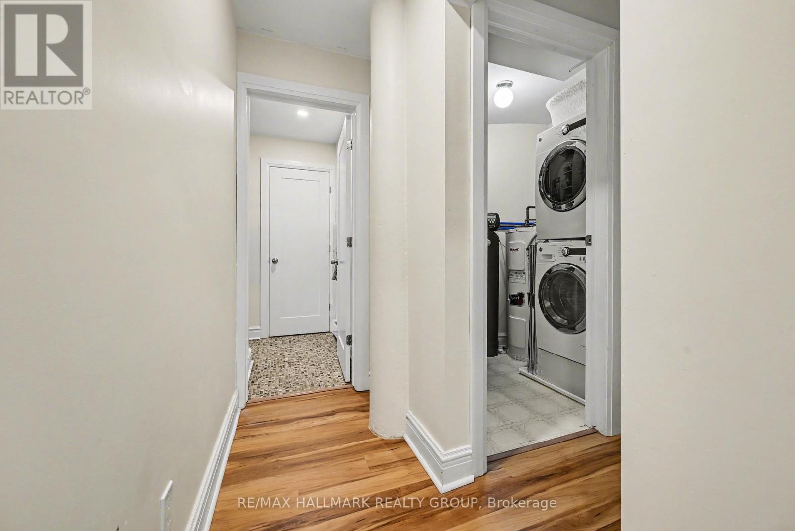 206 - 1 Rosamond Street E